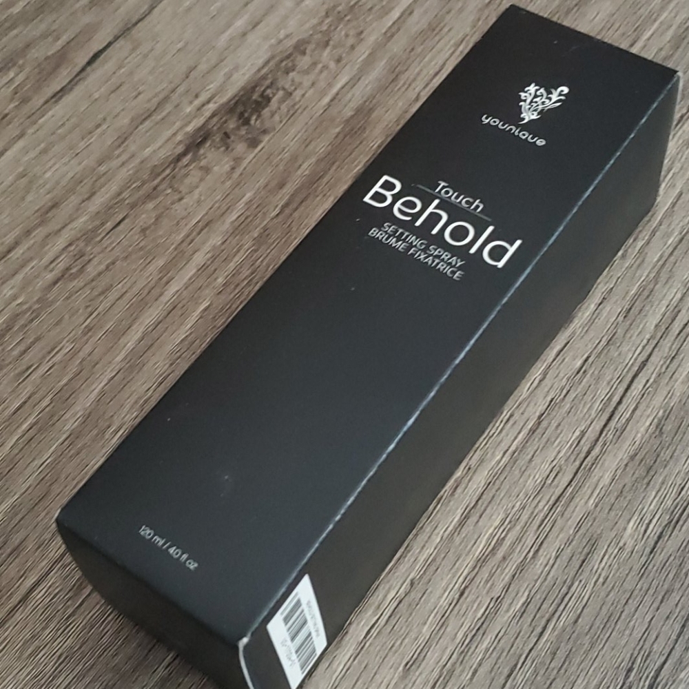 Younique touch Behold Setting Spray